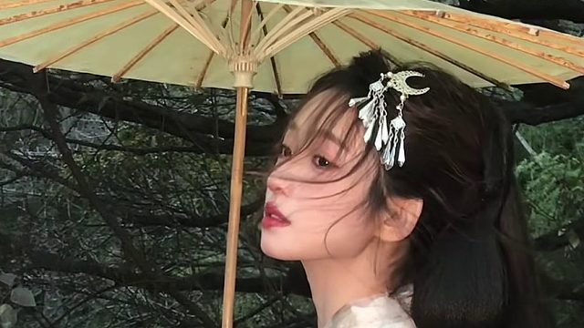 你问西湖水 偷走她的几分美～