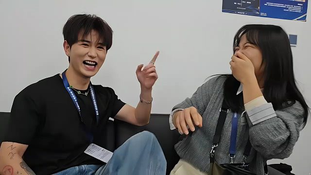 童锦程差点被范姐套出女朋友，范姐：我两年，你们一起多久了