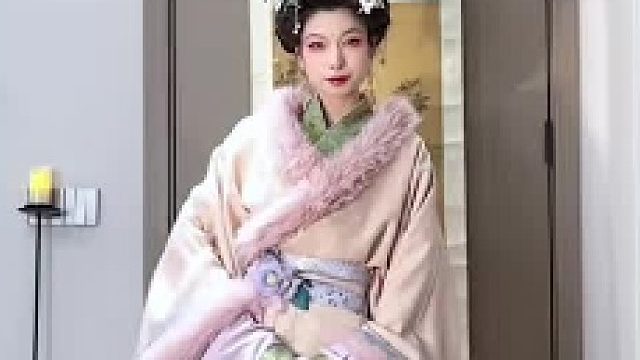 是冬款战国袍耶  我宣布战国袍就是谁穿谁好看