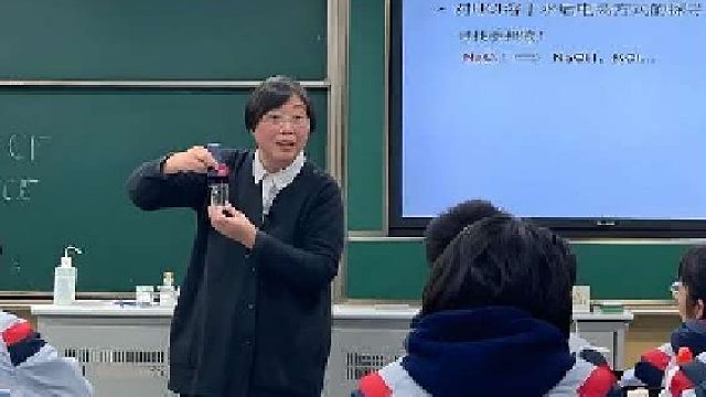 荒唐剧情：真是不可思议，法学教授对抗无知学生