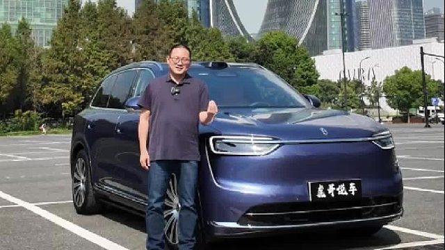 全新问界M7挑战地狱级难度环岛！