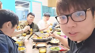 AJ和姿態(tài)等人聚餐，結(jié)果AJ直接自爆，觀眾：芋頭呢