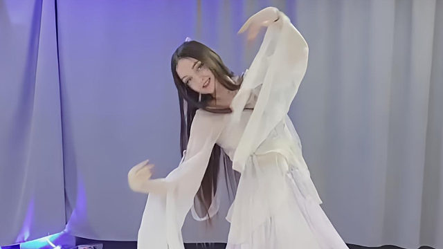 俄罗斯姑娘才艺表演24.04.19_空军(阿妮亚)01