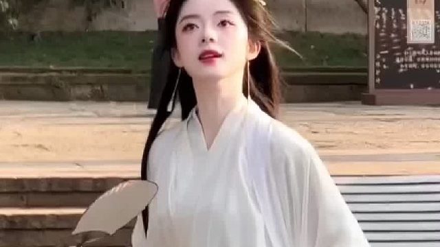 遇见她 如春水映梨花