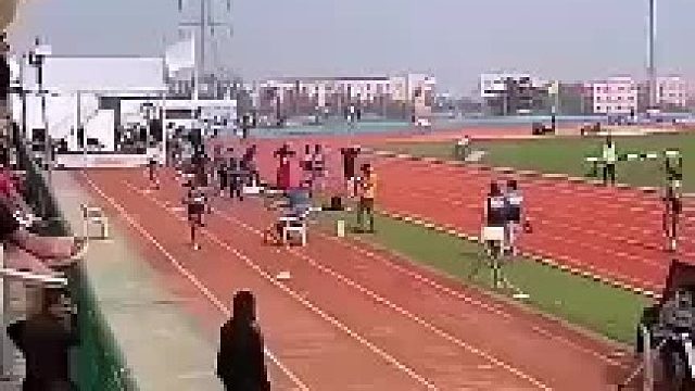 国外女子的三级助跑跳远 超强天赋力量感满满