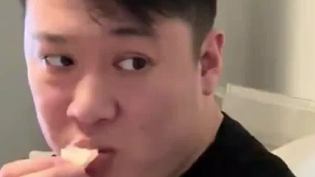 老婆要回老妈家住一个月，老公嘴角都压不住了。