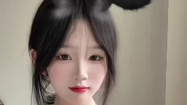 颜值普通，但笑容满分