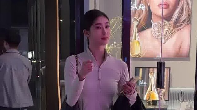 大家都是流着泪又大步向前的人