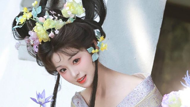 那我问你，究竟是花好看还是我好看？