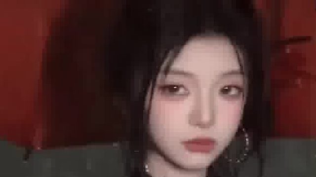 一半素心以清简，一半寂静许清欢