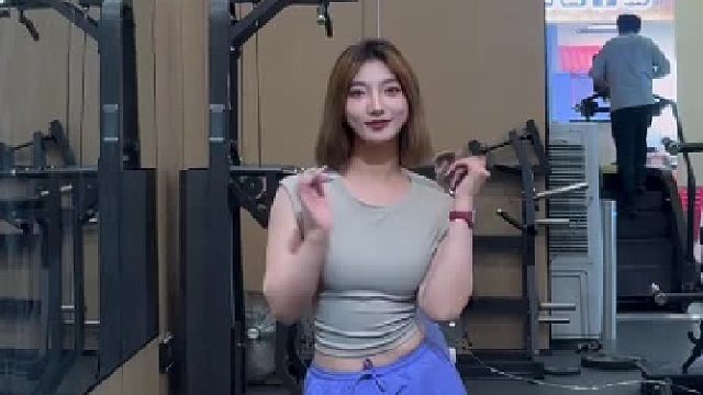 不搞抽象的健身女不是好显眼包