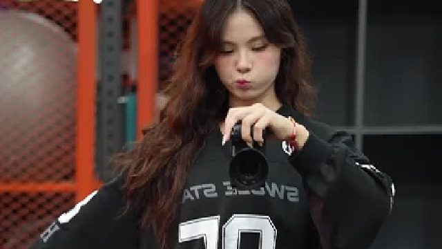 健身人的宽松大t就是正解！