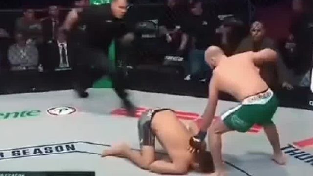 最为经典的暴力美学 擂台上一脚将对手打到僵硬