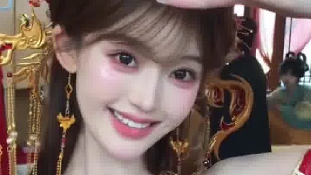 蝶来风有致，人去月无聊