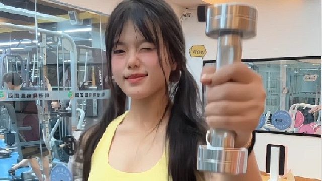 被哑铃支配的蹦沙卡