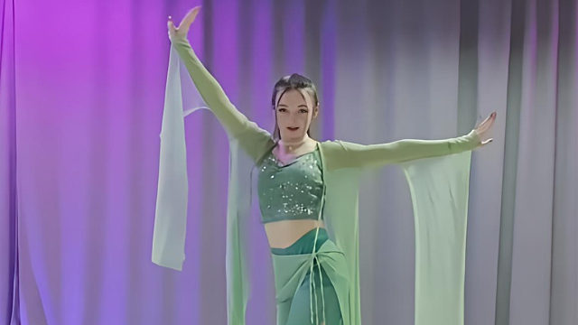 俄罗斯姑娘才艺表演24.04.19_空军(阿妮亚)10