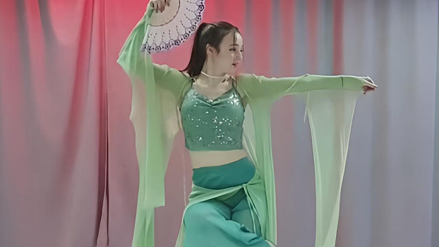 俄罗斯姑娘才艺表演24.04.19_空军(阿妮亚)13