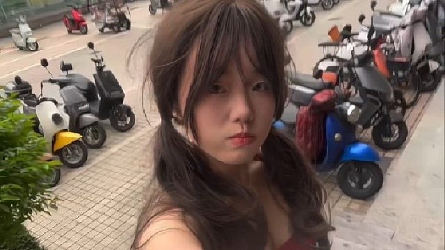 最爱拍照的那个毫无训练痕迹的健身女