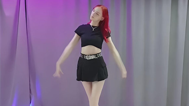 俄罗斯姑娘才艺表演24.04.19_秀儿(拉达)01