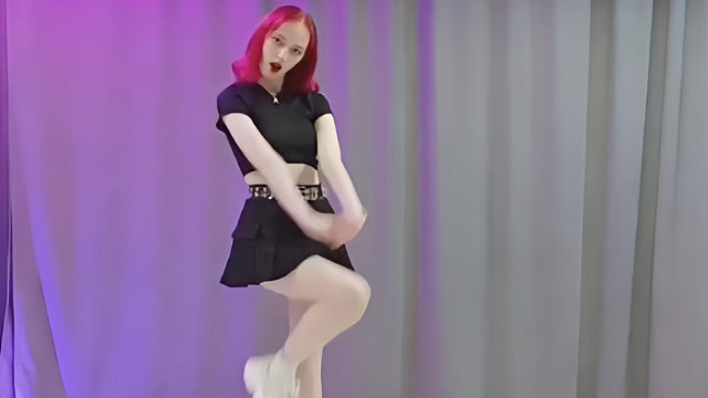 俄罗斯姑娘才艺表演24.04.19_秀儿(拉达)05