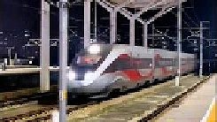 牛馬專列兩千多的商務座一票難求六百多的二等座無人問