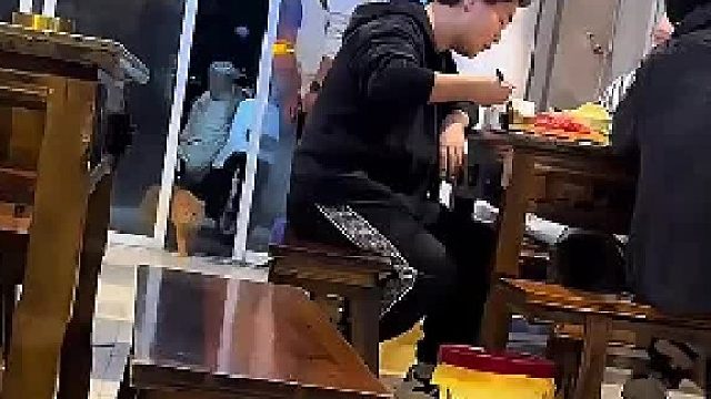 发现家里多了一只猫，它还在吃我的饭！