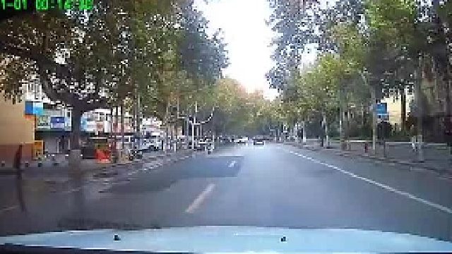 夫妻同车，甜蜜搞笑，共享公粮