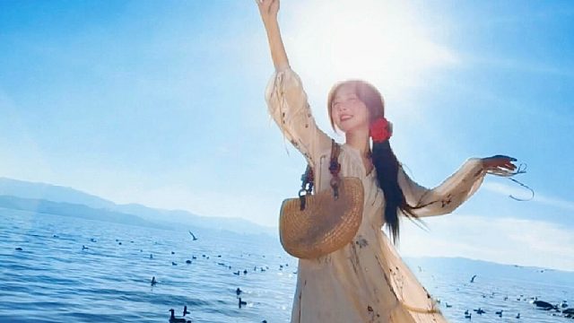 瞧仔细了，这水我就洒这一遭啦