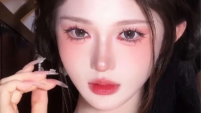 “你憔悴 我替你明媚”