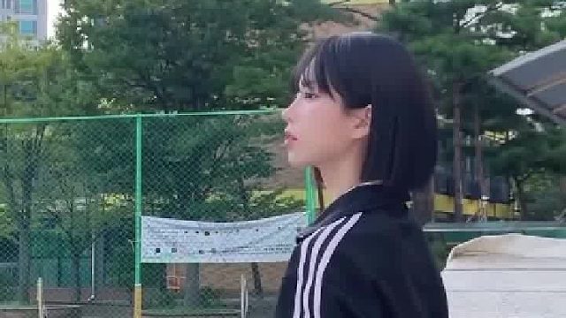 你是我贫瘠世界里，偶然出现的玫瑰花