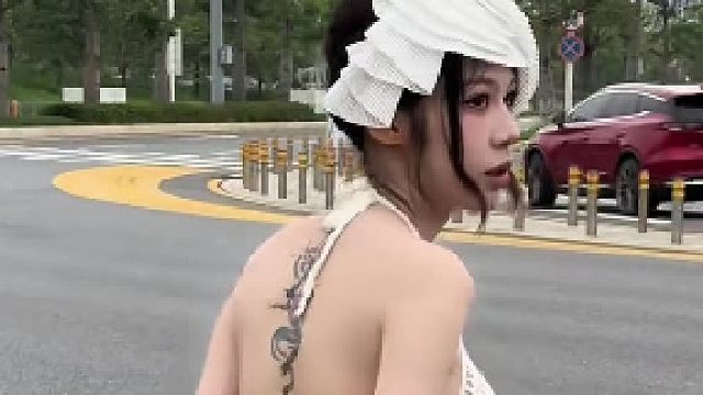 城市的喧嚣中，总有一些不经意的瞬间，让人感受到浪漫的气息