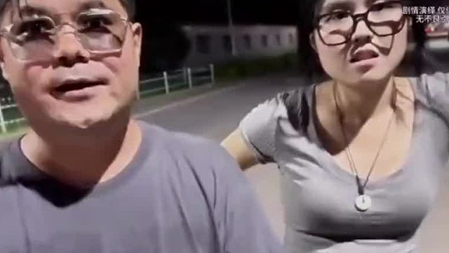 开锁师傅秒搞定难题！车主临时变卦只愿付5元，这…换谁受的了