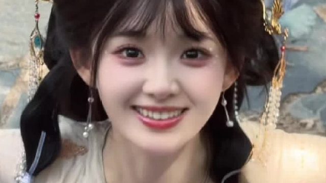 这个妆造有点小公主嗷～