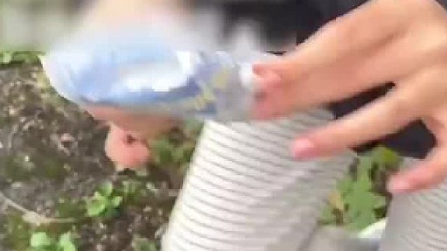 女子找回丢失手机 发现它被包好埋在土里