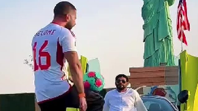 沙特土豪买新车拍视频不料发生事故