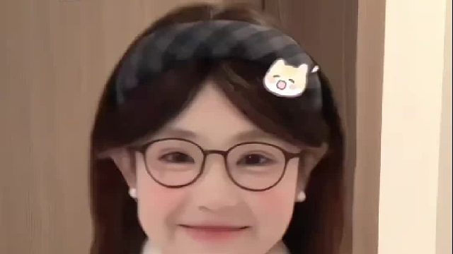 回忆着初次相遇坐在你身旁