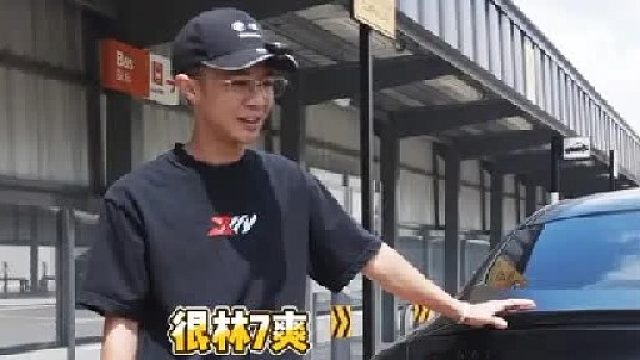 这辆是真正的奔驰C43啊！你以为假狗C200？