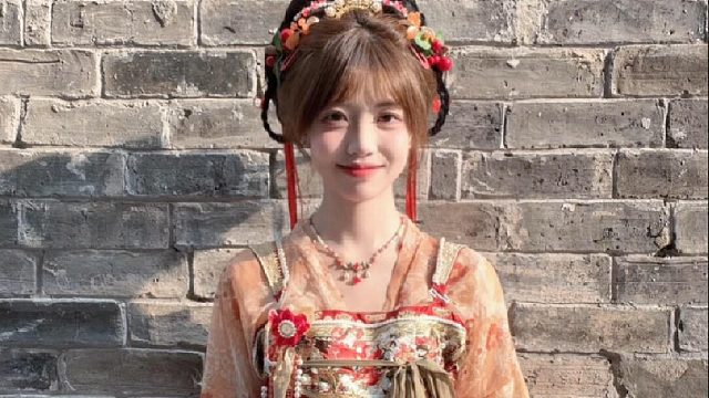 热热闹闹，繁荣兴旺之景尽显。