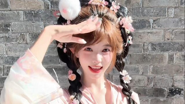 花港畔谁赏鱼影，我独候君至