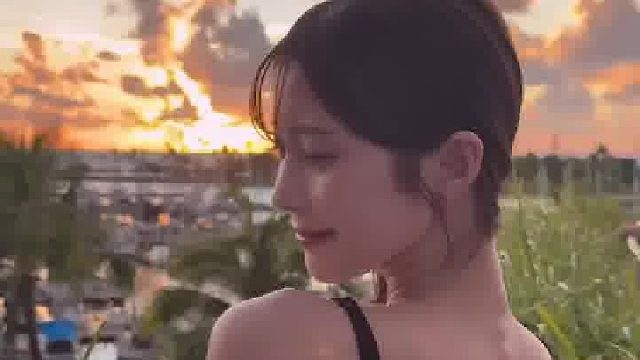 听，雨声里混杂着我心跳的密码