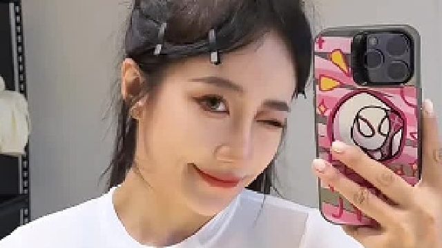 健身美女三要素：臀翘，话少，表情吊！