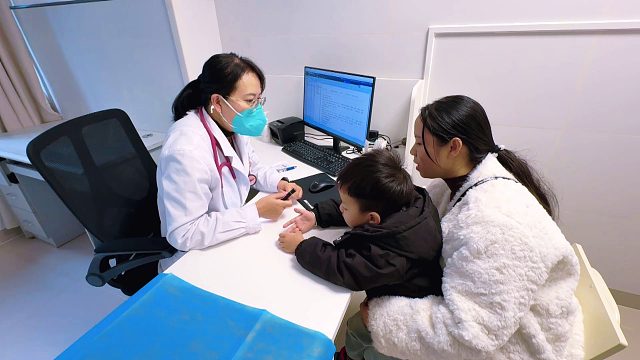 宝宝生病了，带他去医院检查，医生的话让人后背发凉