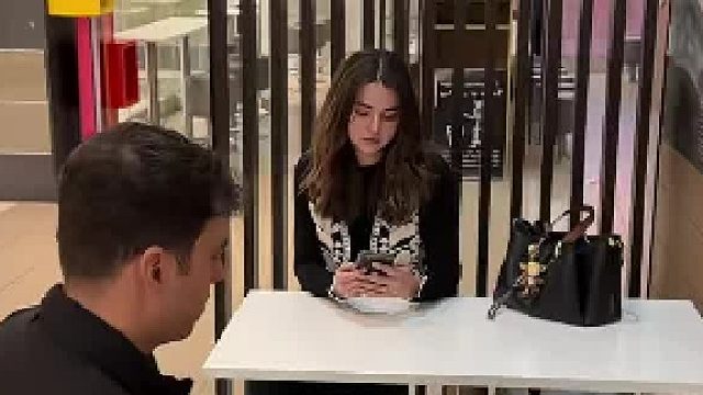 这个手指近景魔术直接把小姐姐看呆了