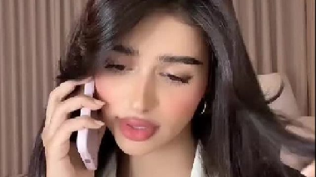 表演人格突然上线