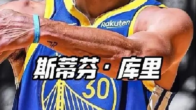 库里爆发前给假肢男孩签名