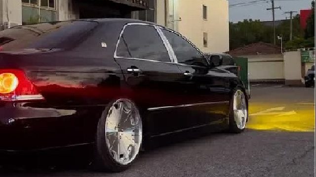 皇冠3.0 v6声浪 低趴姿态