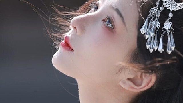 她从楚国来 带着千年的风