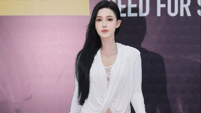 青春正盛，自当绚烂且肆意