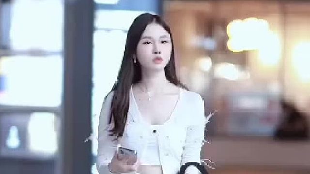 我会捧着鲜花去见你在花谢的时节