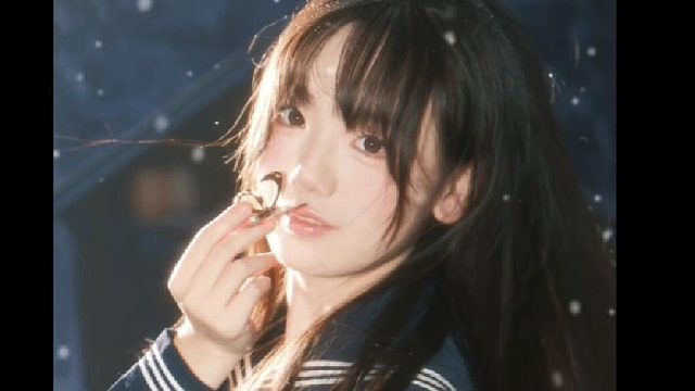 雪花纷纷扬扬飘落，世界被银装素裹啦～